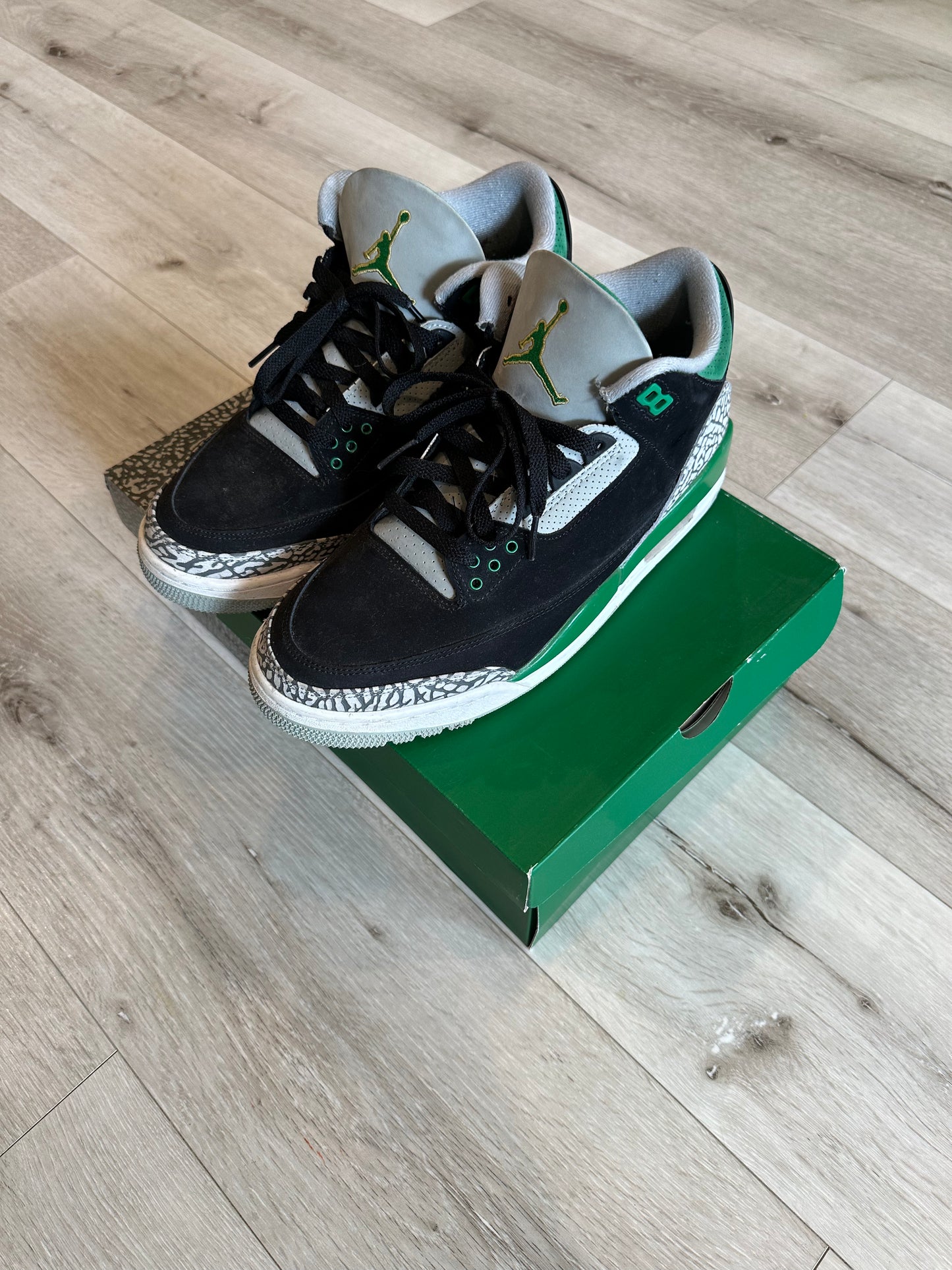 Jordan 3s ‘pine green’ sz 9.5