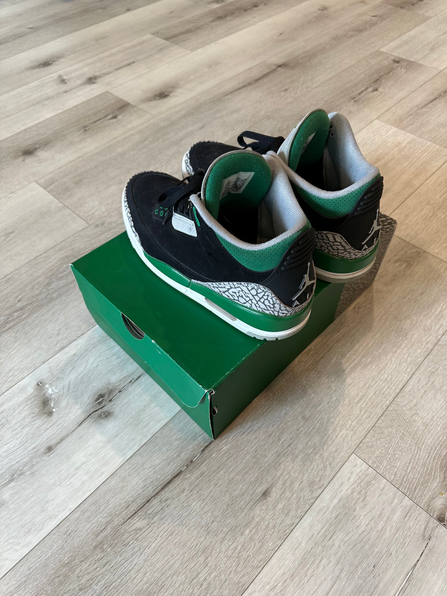 Jordan 3s ‘pine green’ sz 9.5