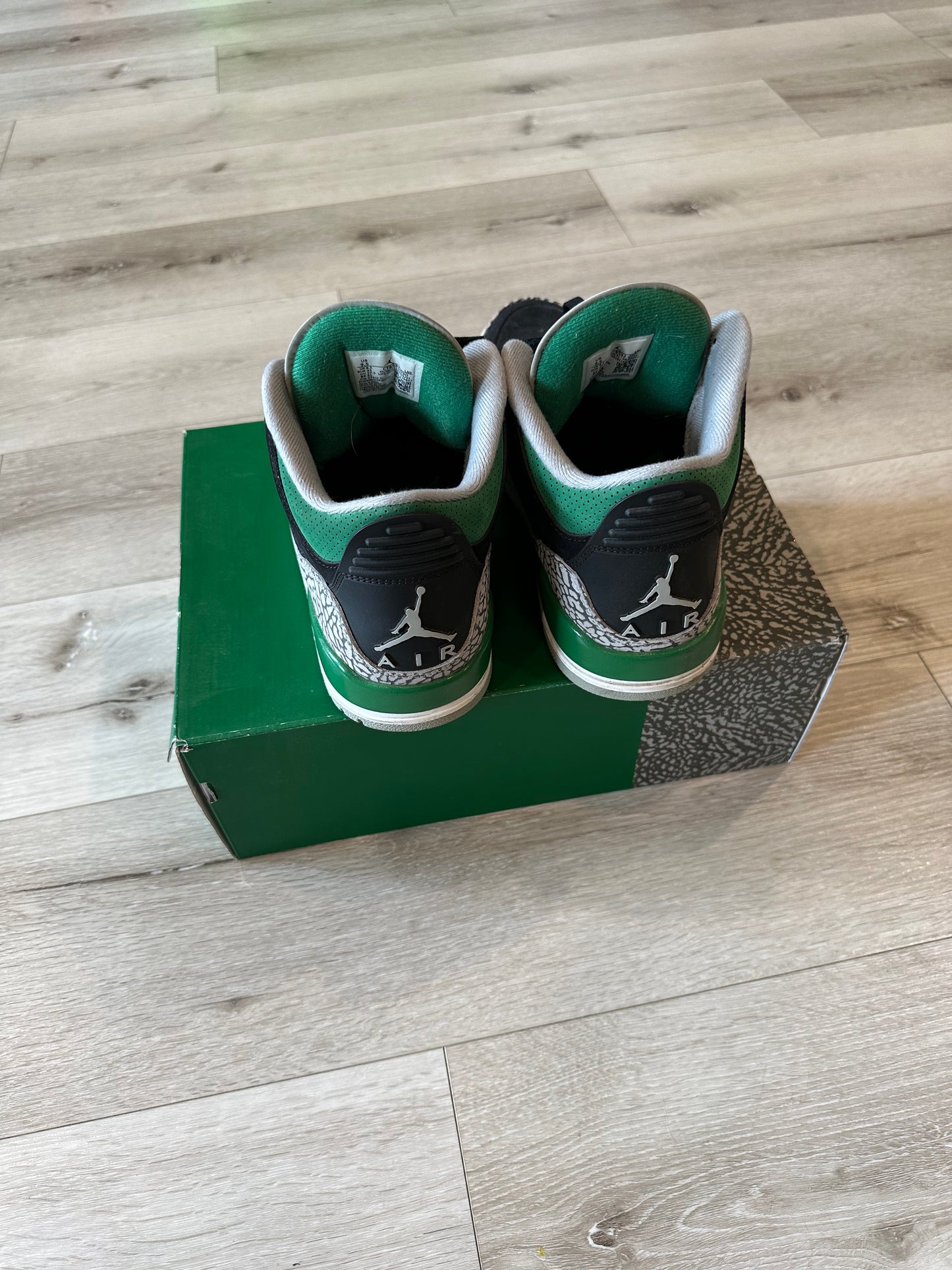 Jordan 3s ‘pine green’ sz 9.5